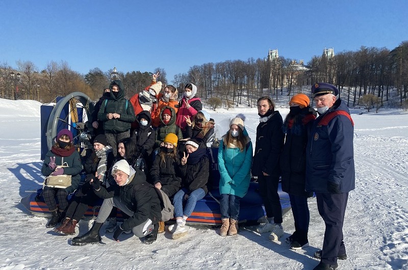 Спасатели напоминают московским школьникам правила поведения на водных объектах