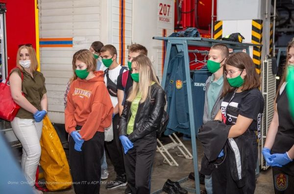 Московские школьники побывали в гостях у пожарных и спасателей